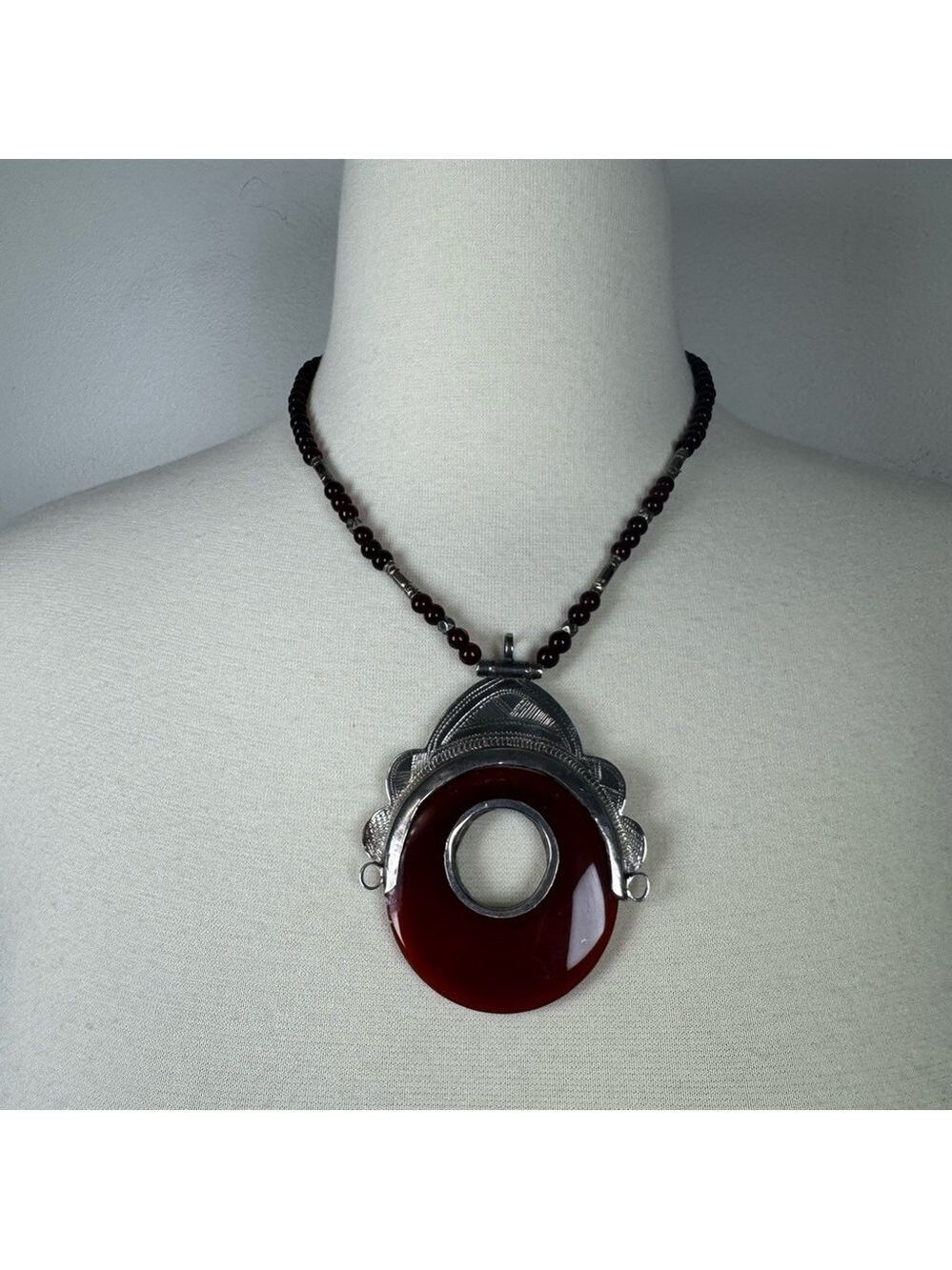 Tuareg necklace in solid silver and agate stone